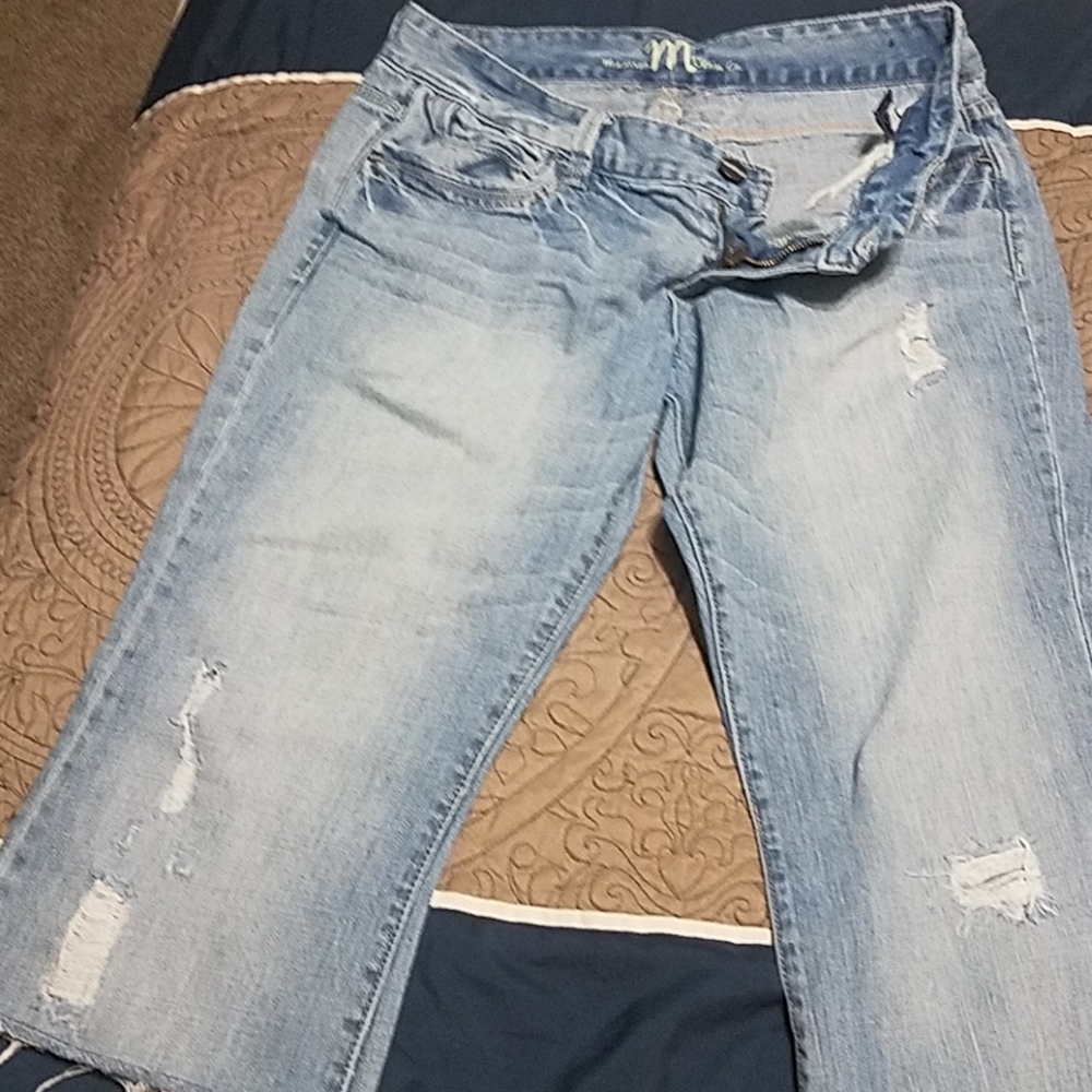 Light Blue Distressed Women's Jean Capris